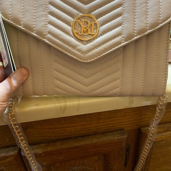 BADGLEY MISHKA Cream Quilted Crossbody Bag with Gold Emblem - Picture 1 of 11